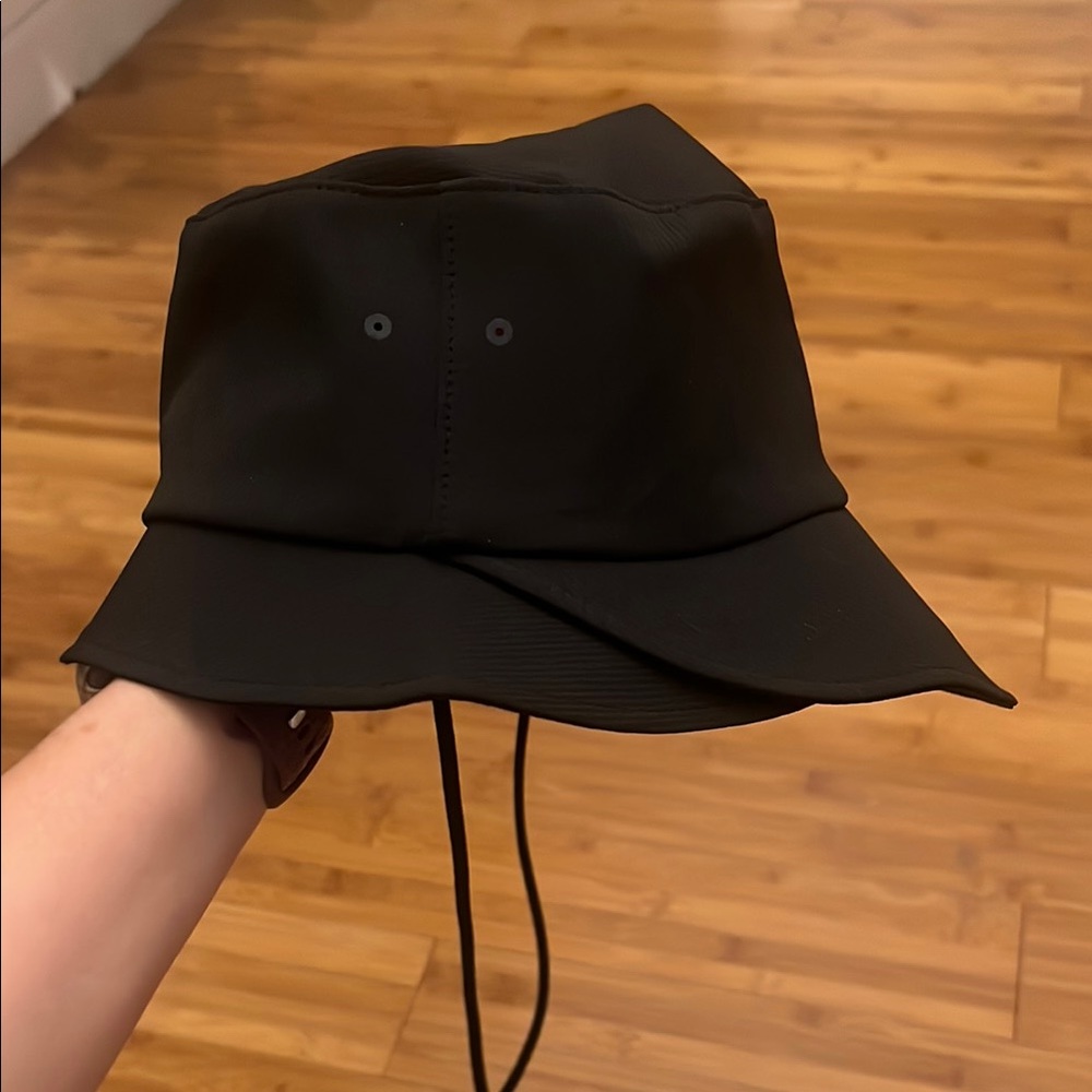 lululemon athletica Black Bucket Hat - Picture 4 of 4